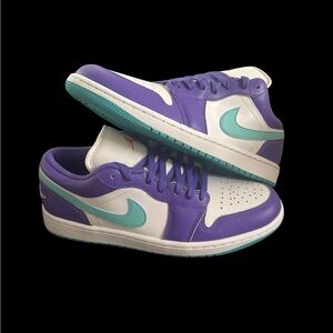 Nike Air Jordan 1 Low SE Shoes Psychic Purple Jade HJ9013-550 Mens Sz 10 Hornets